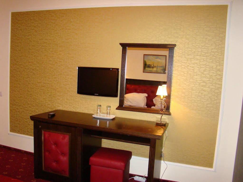 Hotel Golden Palace ママイア エクステリア 写真